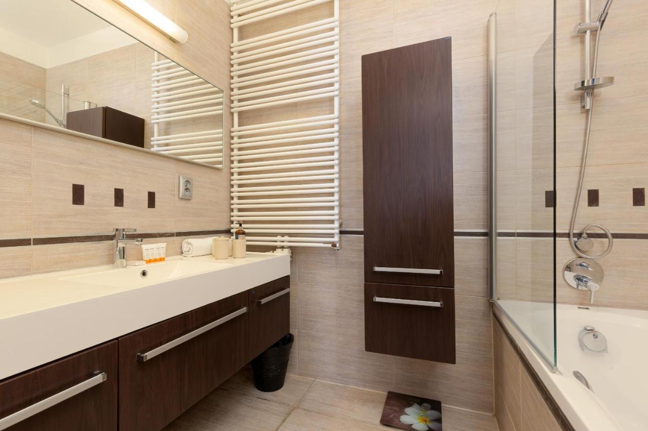 Residence On Wspolna Str. Apartment Warsaw By Renters Esterno foto
